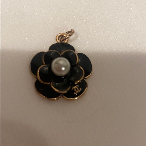 NWOT Camellia Charm w/Pearl Accent - Picture 3 of 8